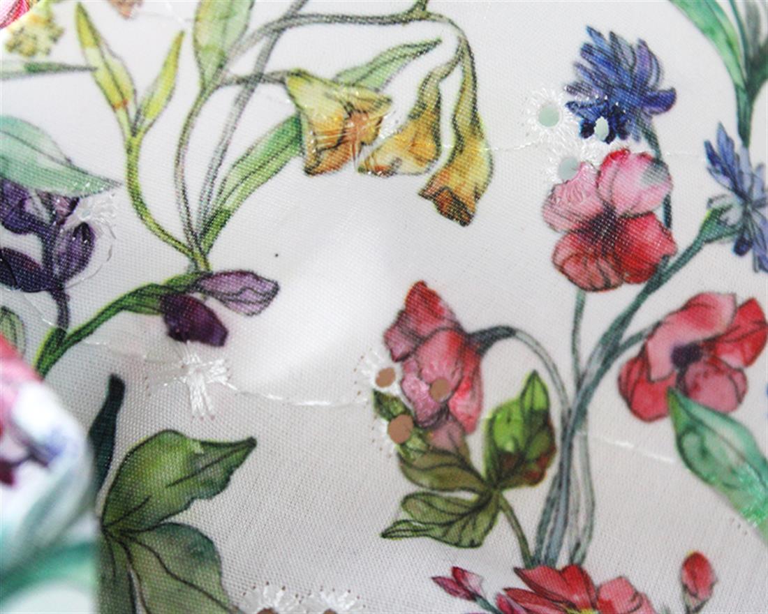 White Mindy Florals Bouquet Elegance Polycotton Anglaise Blossoming…