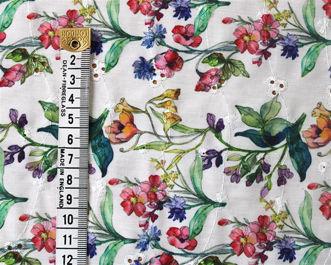 White Mindy Florals Bouquet Elegance Polycotton Anglaise Blossoming…