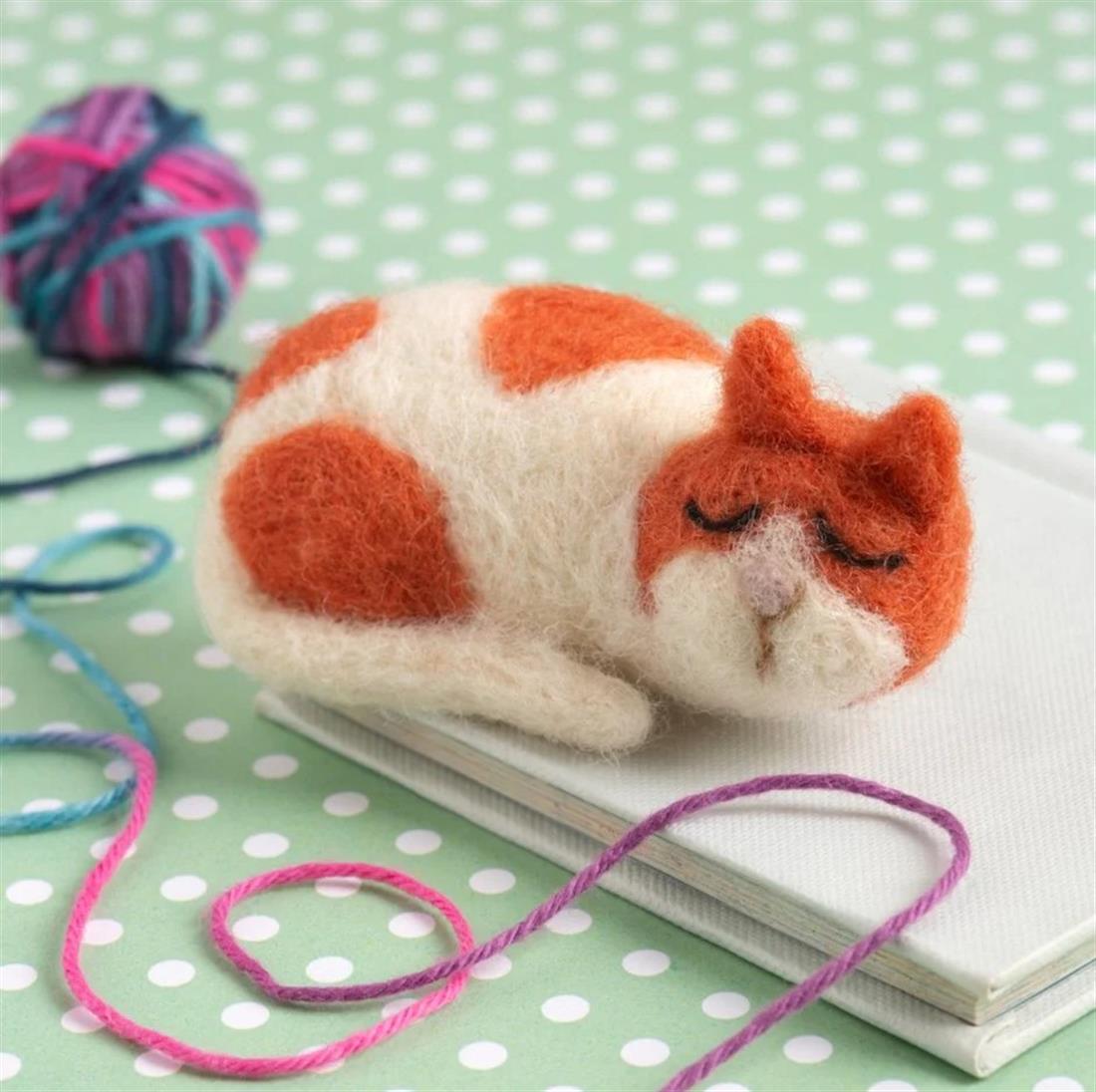 Snoozing Cat Needle Felting Kit
