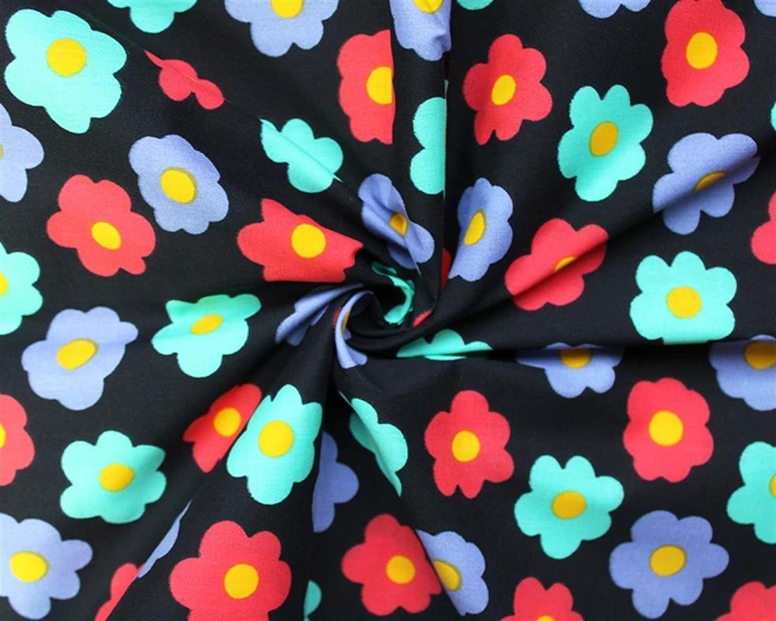 Mindy Polycotton Daisies Is a Lightweight Printed Fabric