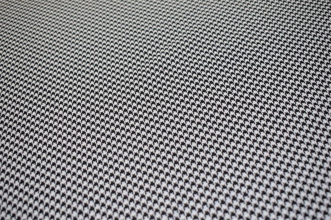 Black & White Houndstooth Check Print Yarn